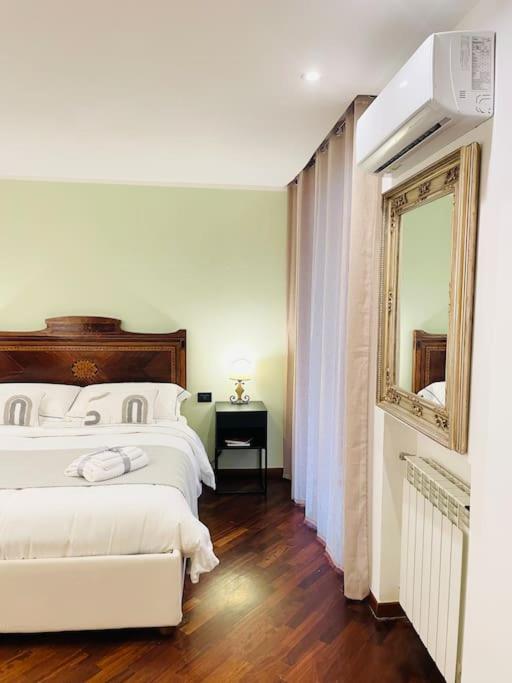 Re Gallo Luxury Plebiscito In Via Chiaia * Napels