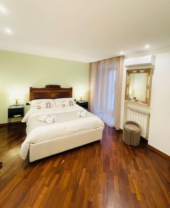 Re Gallo Luxury Plebiscito In Via Chiaia Appartement Napels