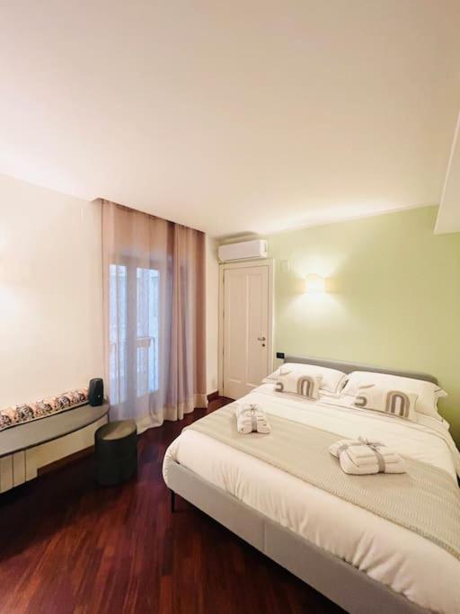 Re Gallo Luxury Plebiscito In Via Chiaia Appartement *